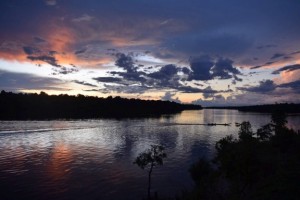 Atardecer en el rio Inírida